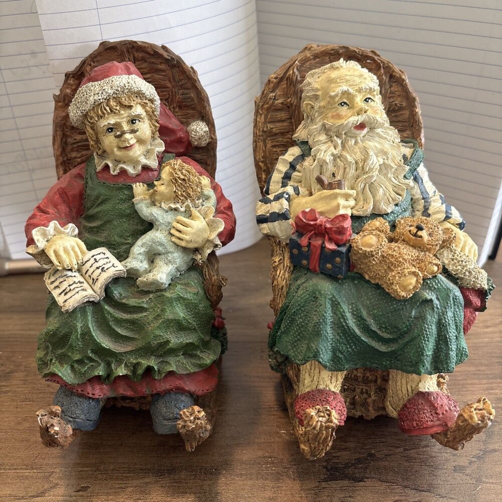 Set Musical Vintage 6" Poly resin Santa Claus and Mrs Sitting in a Rocking Chair